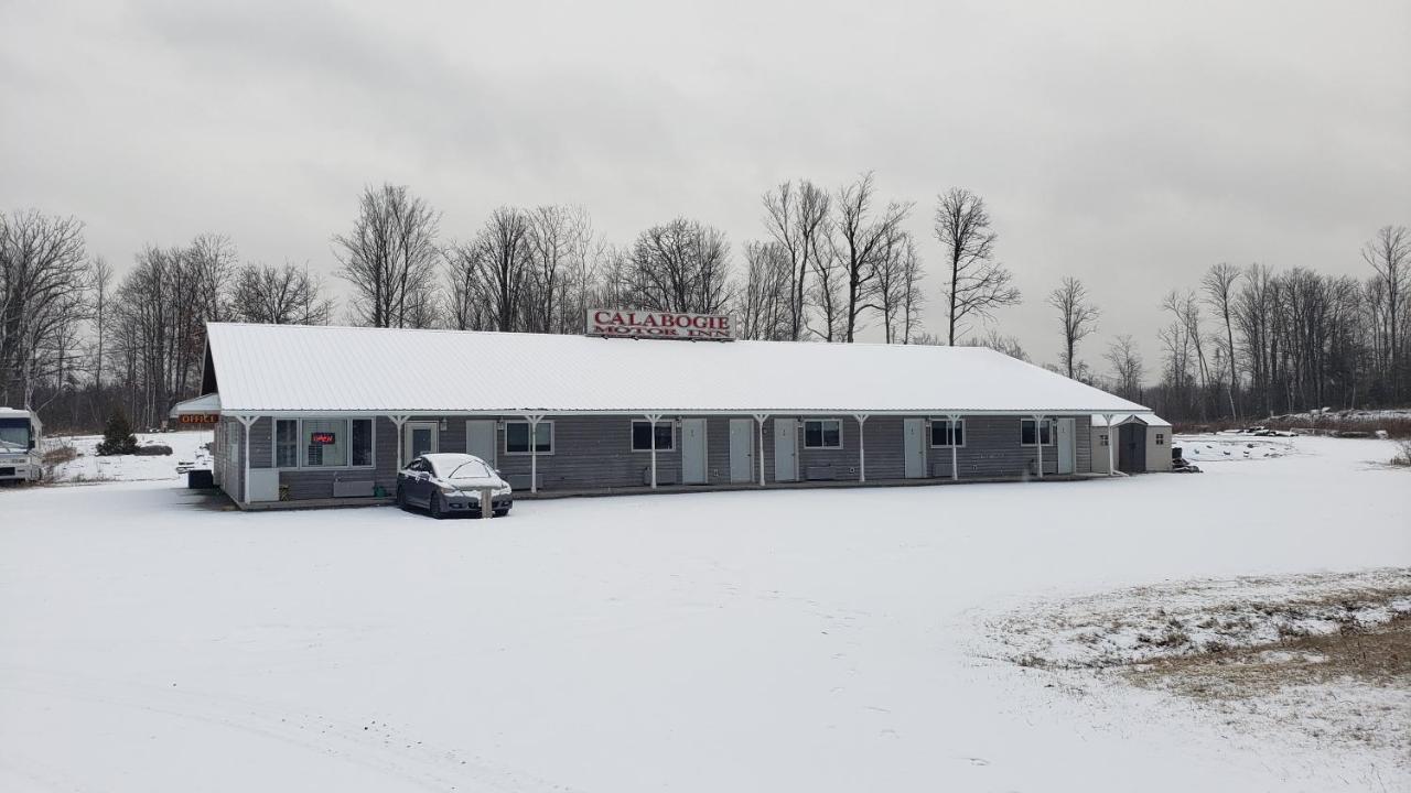 Calabogie Motor Inn Екстериор снимка