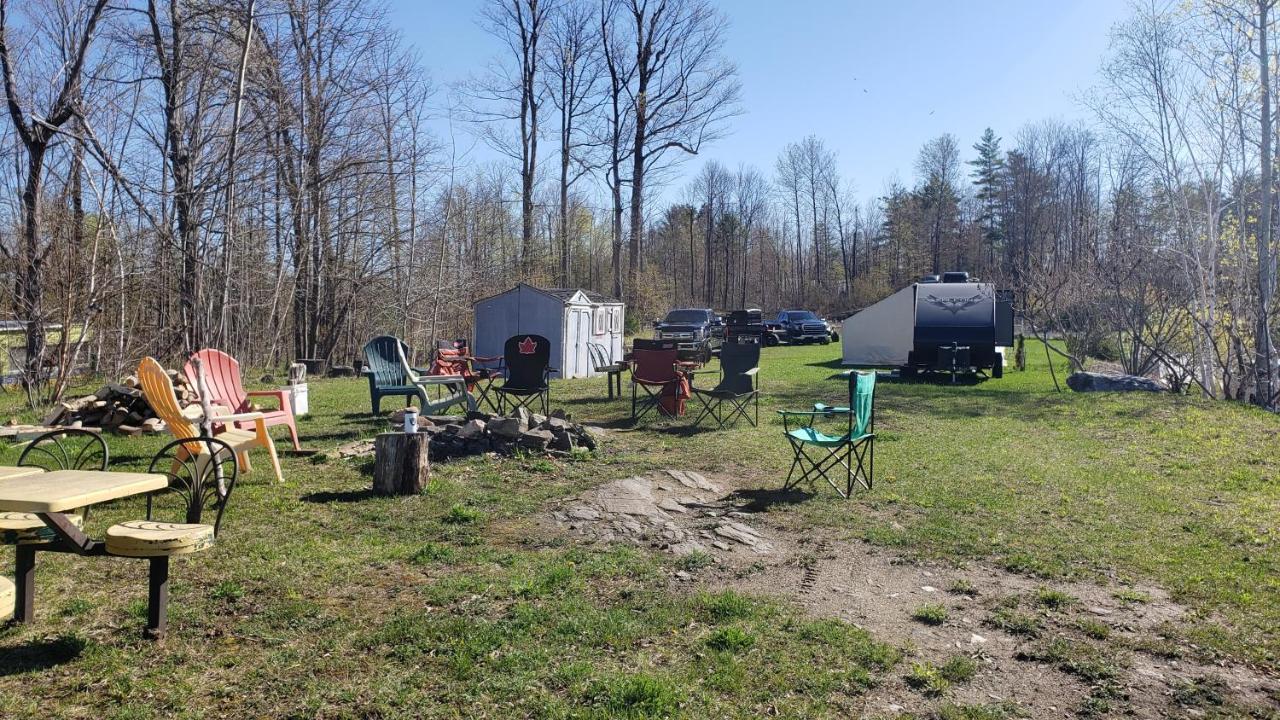 Calabogie Motor Inn Екстериор снимка