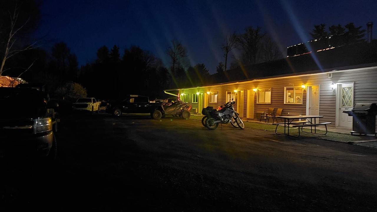 Calabogie Motor Inn Екстериор снимка