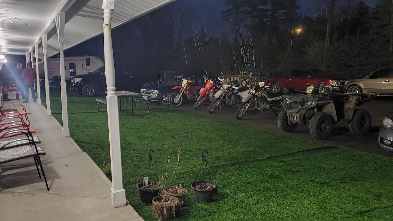 Calabogie Motor Inn Екстериор снимка