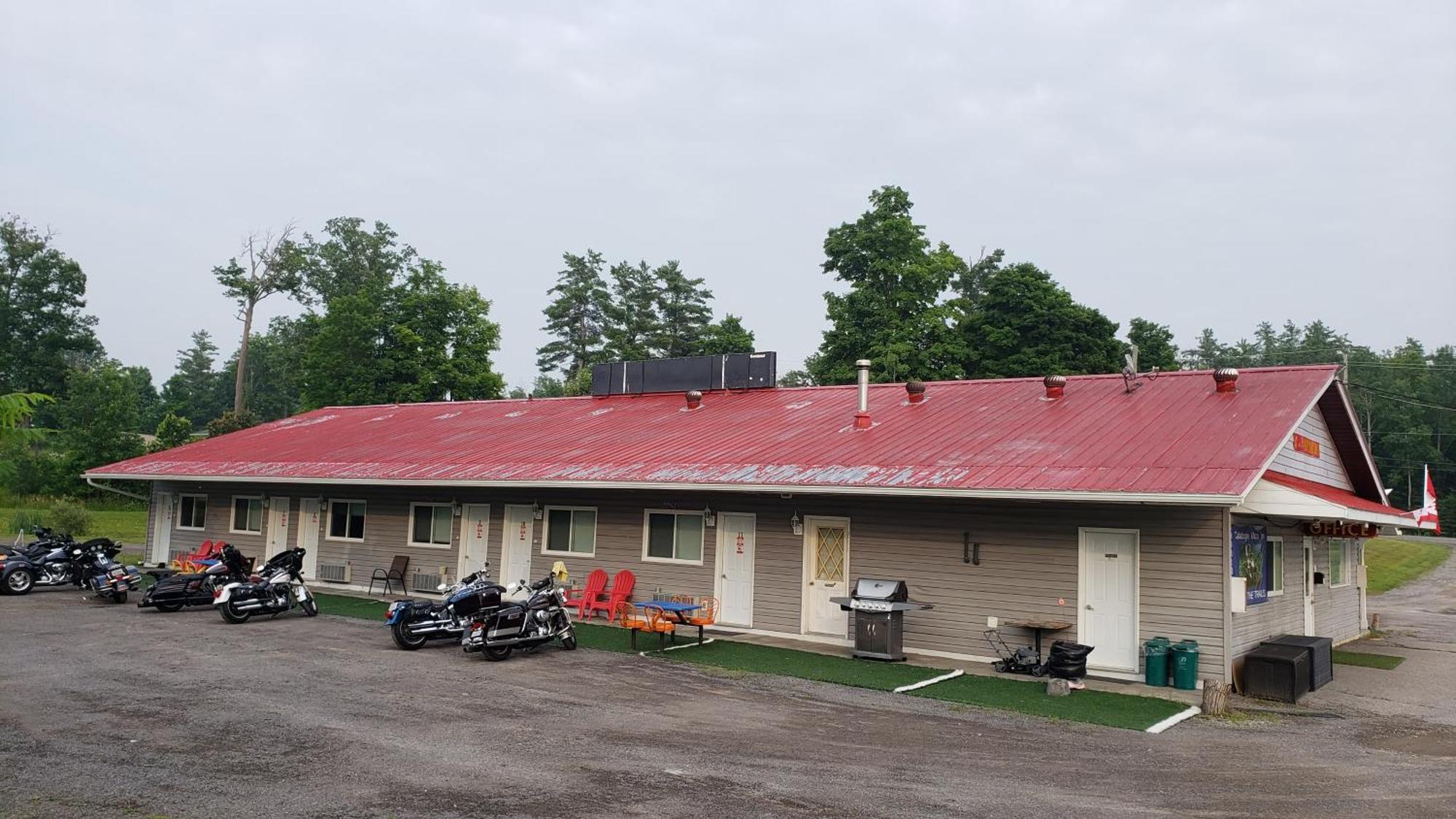 Calabogie Motor Inn Екстериор снимка