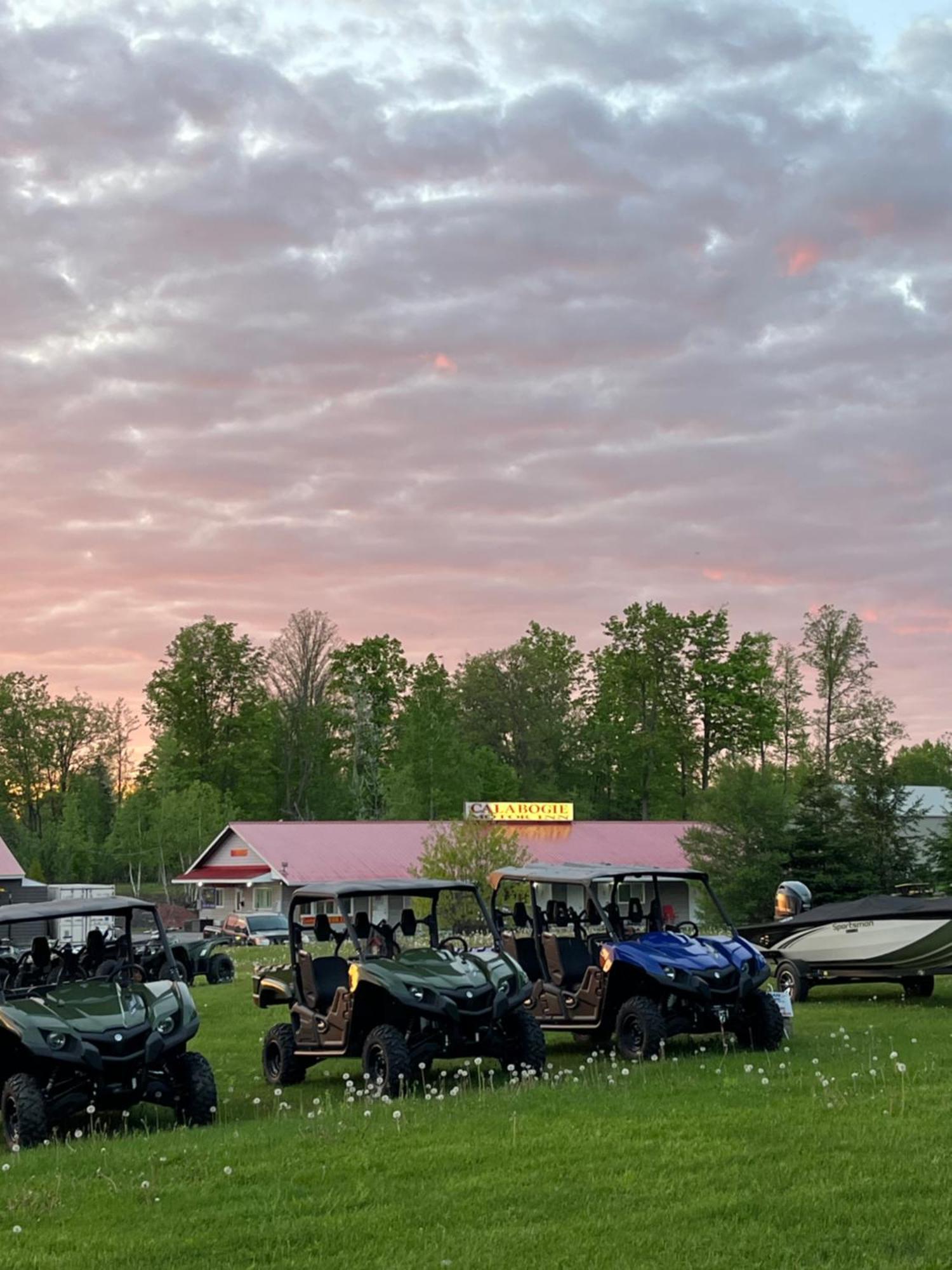 Calabogie Motor Inn Екстериор снимка