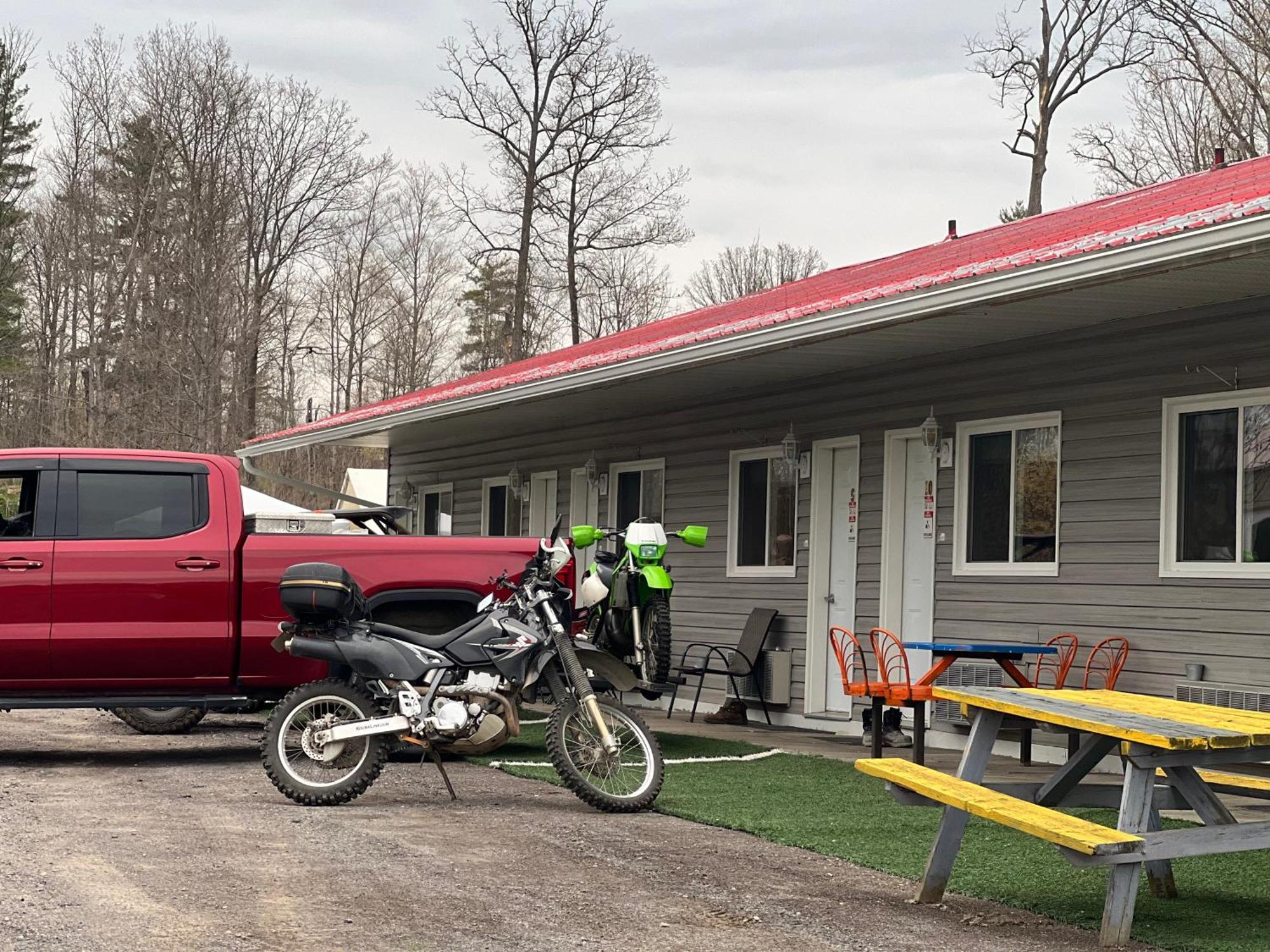 Calabogie Motor Inn Екстериор снимка